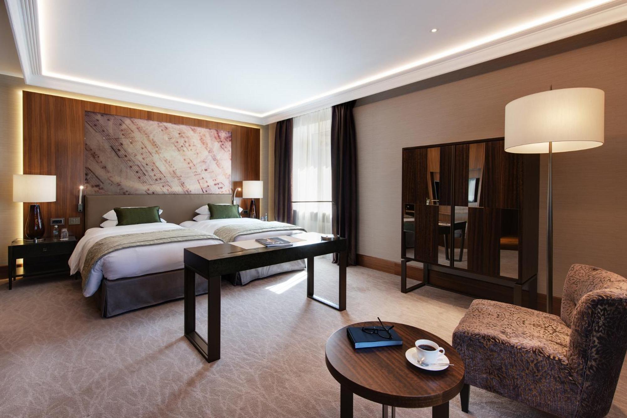Opera Deluxe Twin Room