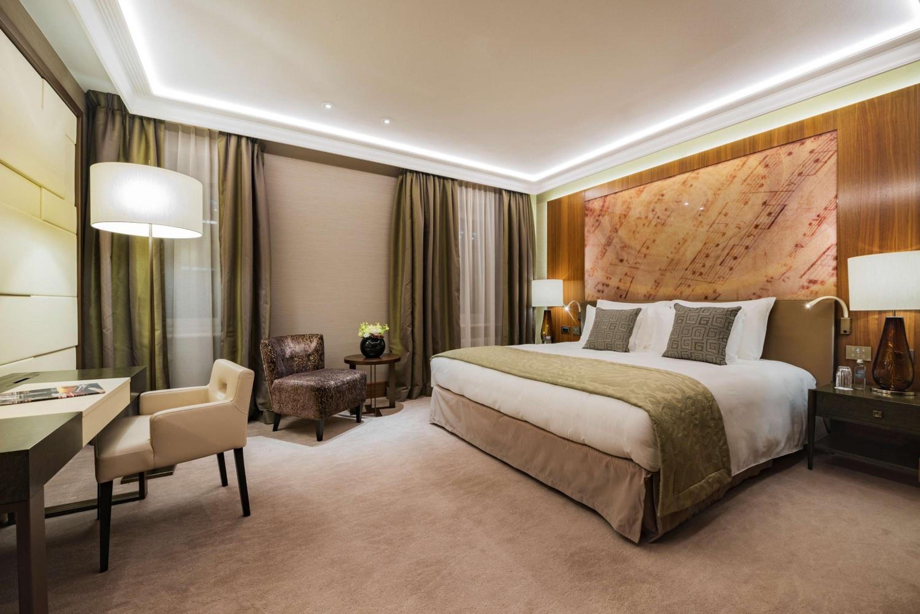 Superior King Room