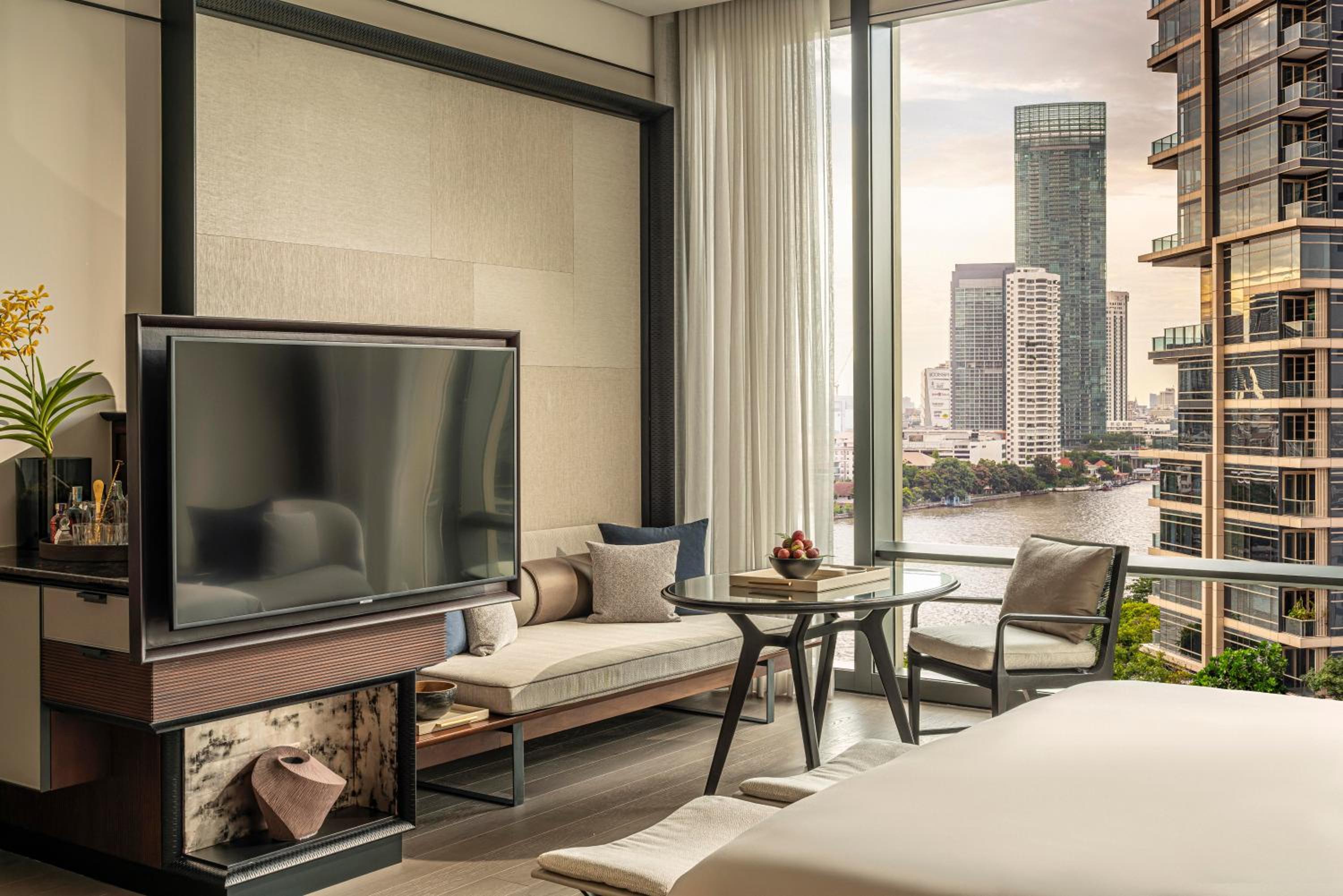 Deluxe Riverview Room - King