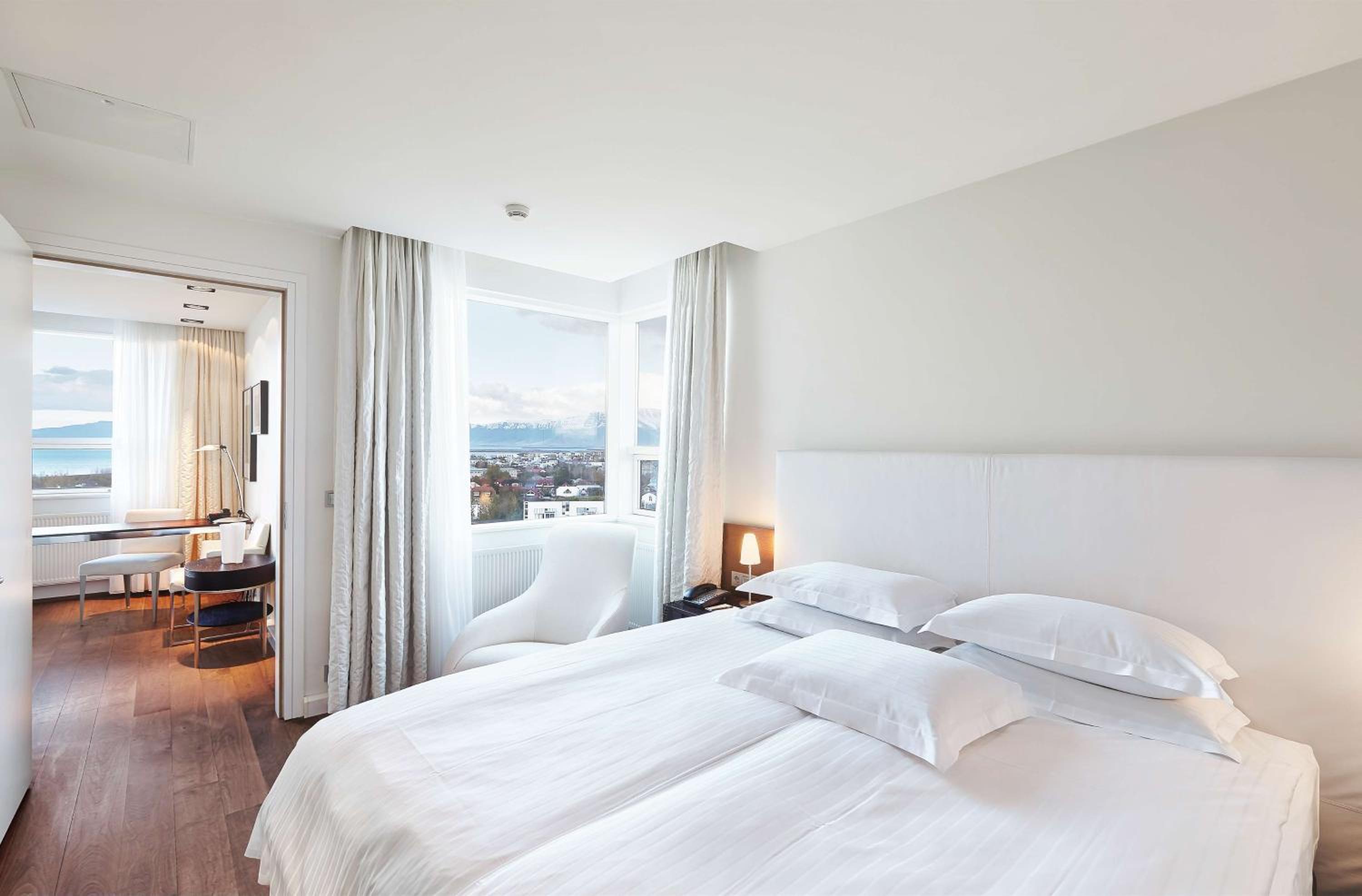 KING EXECUTIVE ROOM