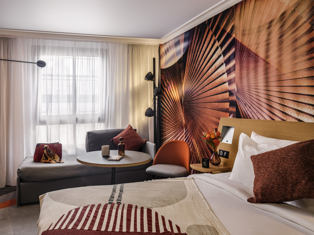 Classic room with double bed and single sofa