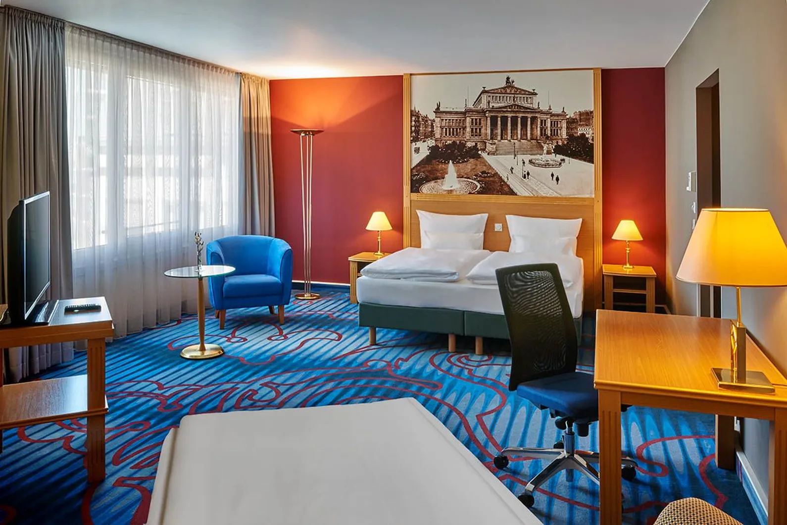 Privilege Room with a double bed and a sofa