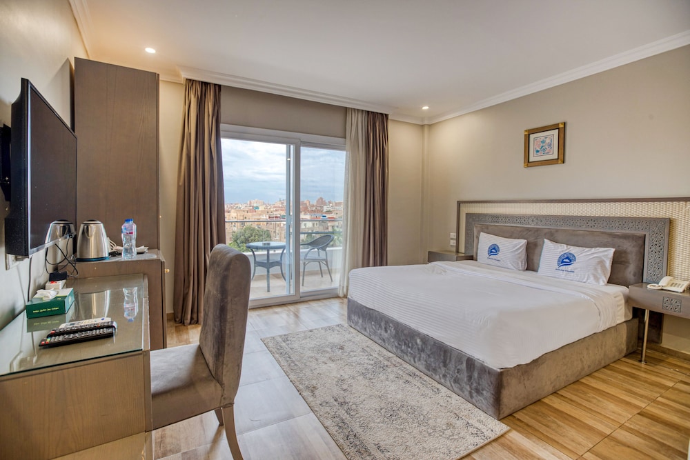 Mamlouk Pyramids Hotel