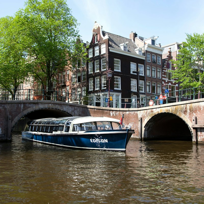Amsterdam: Canal Cruise with Optional Snack
