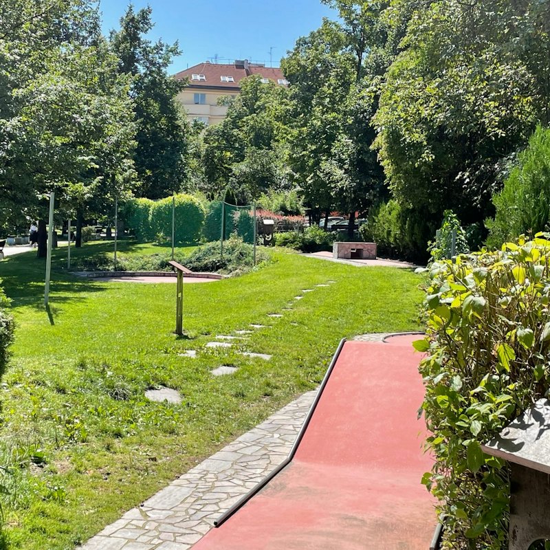 Žižkov Television Tower: Minigolf