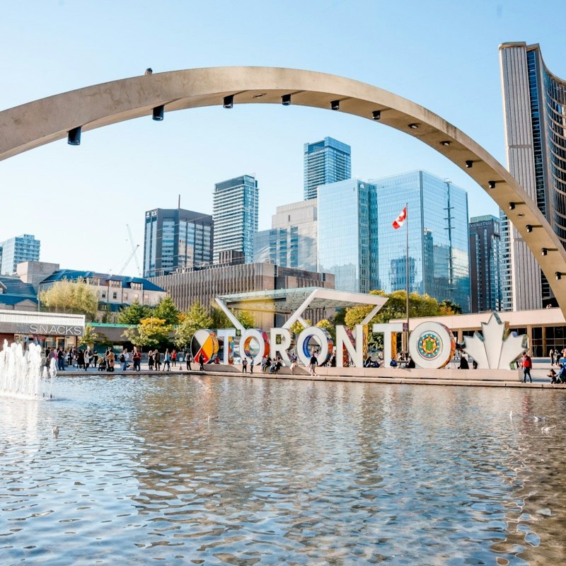 Toronto: Guided Bus Tour