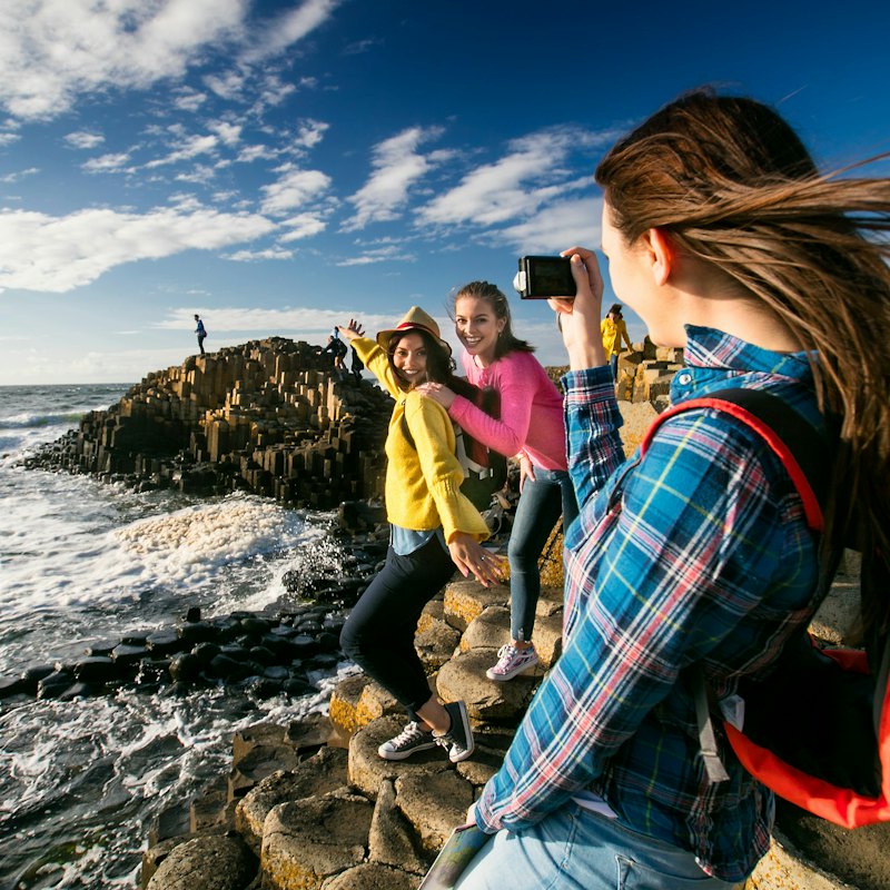 Giant's Causeway: Dark Edges Full Day Tour + Belfast City