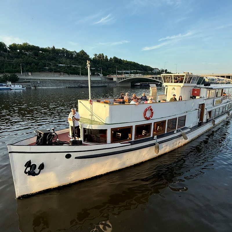 Prague: Boat Tour + Audio Guide + Snack & Drink