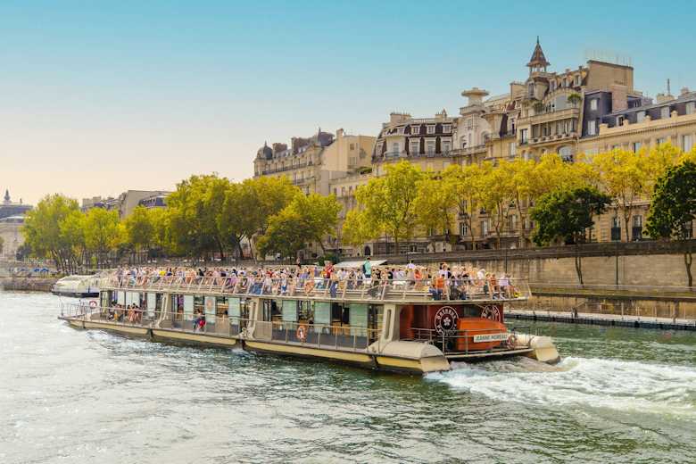 Seine River: Cruise by Bateaux Parisiens
