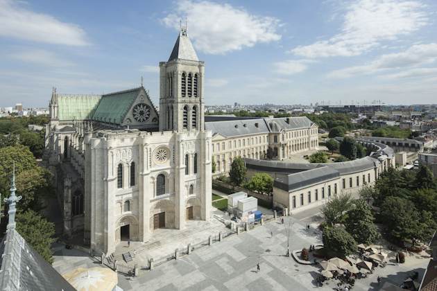 Basilica of Saint Denis: Dedicated Entrance