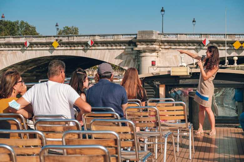 Seine River: Electric Boat Guided Sightseeing Cruise by Vedettes de Paris