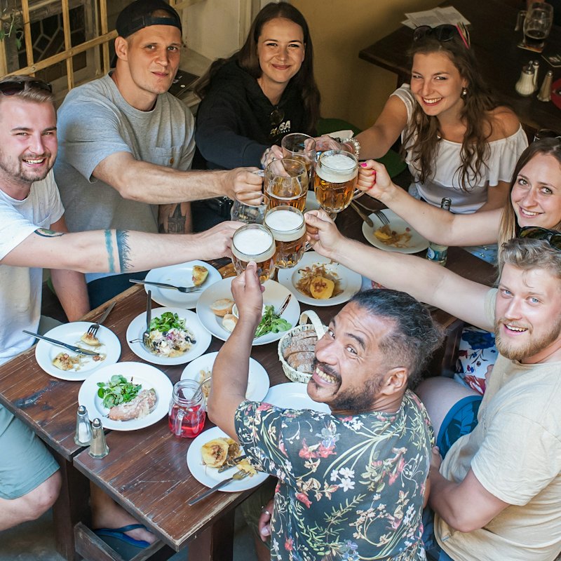 Prague: Old Town Guided Tour with Food & Beer Tasting