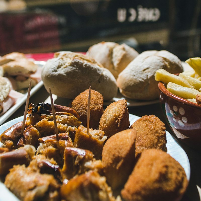 Lisbon: Guided Food & Wine Tour