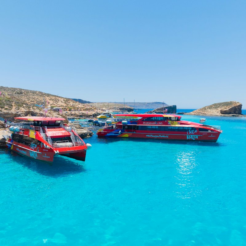 Gozo & Comino: Boat Tour + Roundtrip Transfer