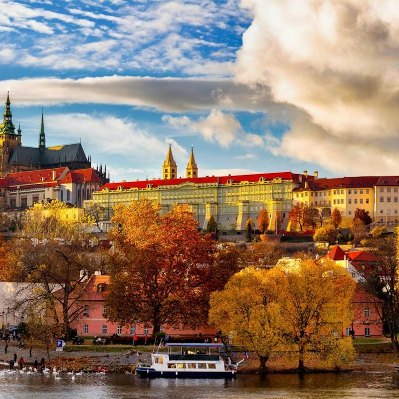 Prague: City Tour with Lunch & River Cruise