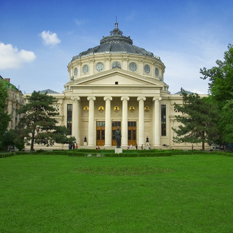 Bucharest Sightseeing Tour & The National Village Museum