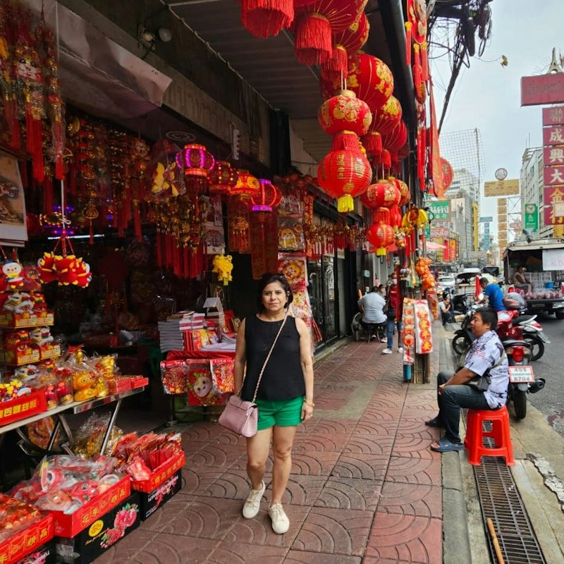 Bangkok: Chinatown Guided Tour + Wat Chakrawat Visit
