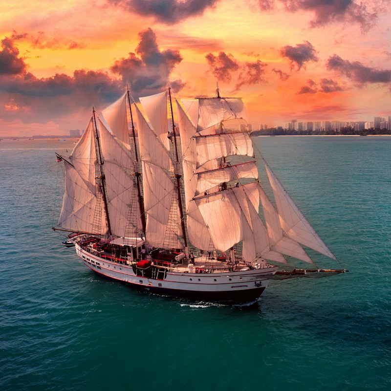 Singapore: Luxury Cruise with Breakfast or Dinner on Royal Albatross Tall Ship