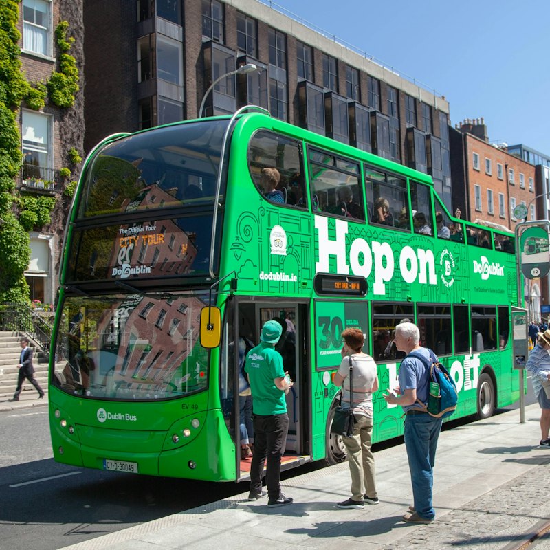 DoDublin: Hop-On Hop-Off Bus Tour + Live Guide