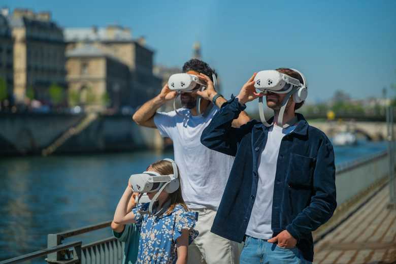 Seine River: The Origins of Paris Guided VR Walking Tour