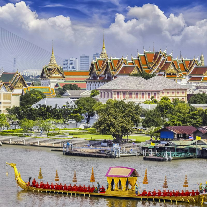 Bangkok: Old Town and Temples Exploration Game