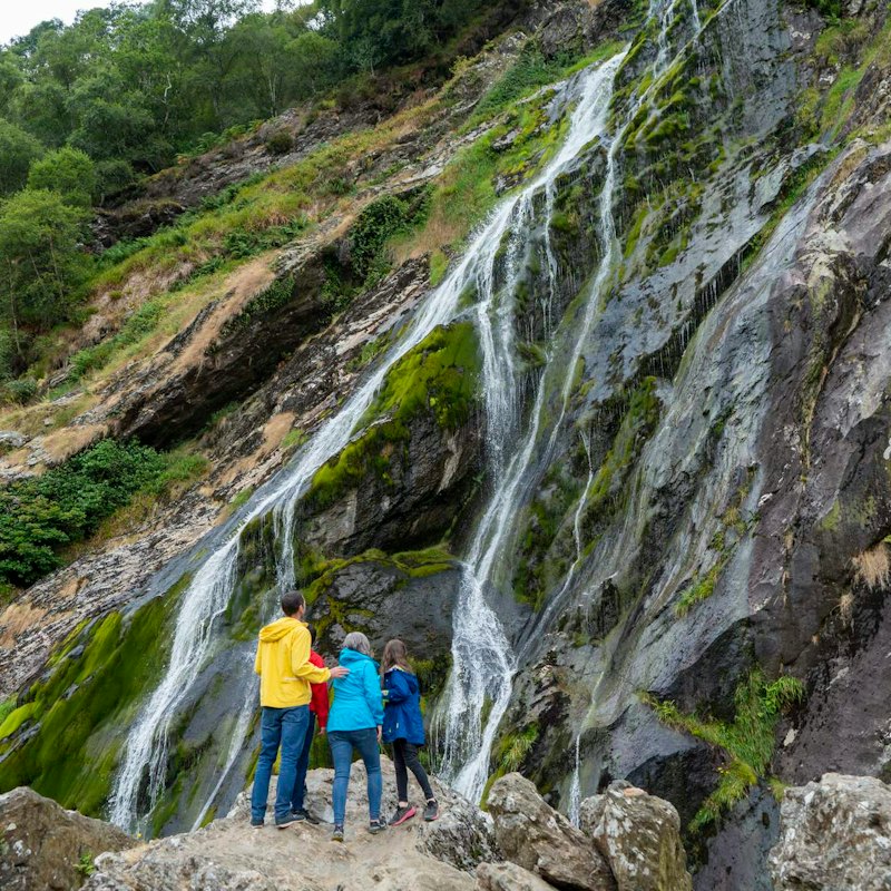 Wicklow, Glendalough & Powerscourt Waterfall: Guided Day Tour from Dublin