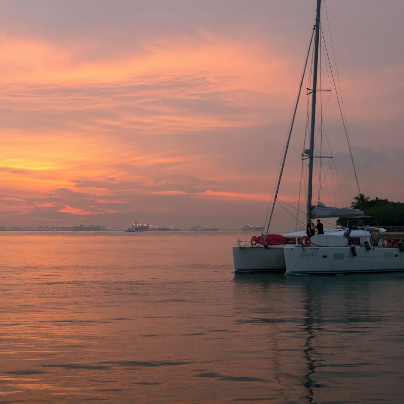 Singapore: Cruise from Sentosa with Paddle Boarding or Kayaking