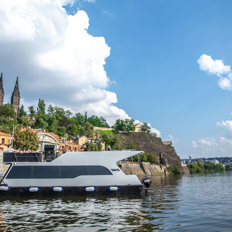 Prague: 3-Hr Private Boat Cruise with Unlimited Beer or Prosecco