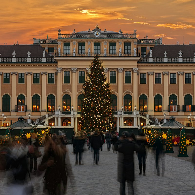 Schönbrunn Orangery: Christmas Market + Concert