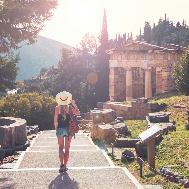 Delphi: Full-Day Small Group Guided Tour from Athens