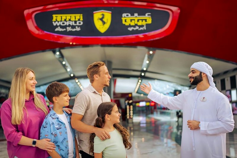 Abu Dhabi: Private Tour from Dubai + Grand Mosque + Ferrari World